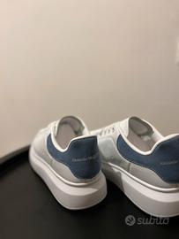 Scarpe bianche eleganti e sportive