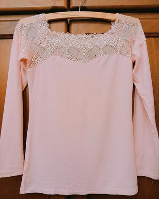 T-shirt rosa con pizzo