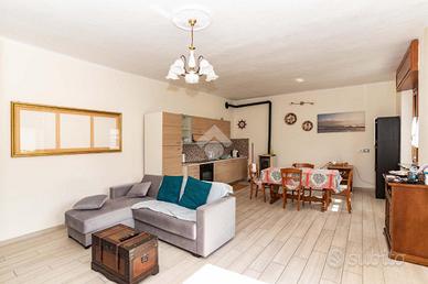 CASA SEMINDIPENDENTE A CIRIÈ