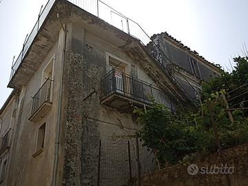Palazzo Storico di 600mq in un Borgo Calabrese