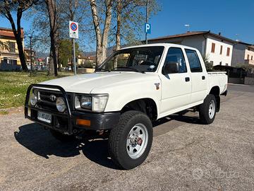 Toyota Hilux 2.4 D solo 177000 km Orig Permute