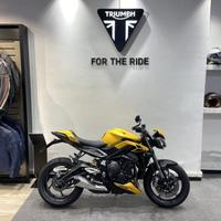 TRIUMPH Street Triple RS .