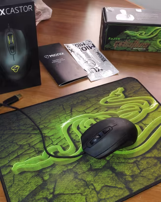 Mouse gaming RGB + tappetino Razer, come nuovi