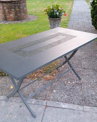 tavolo da giardino con sedie