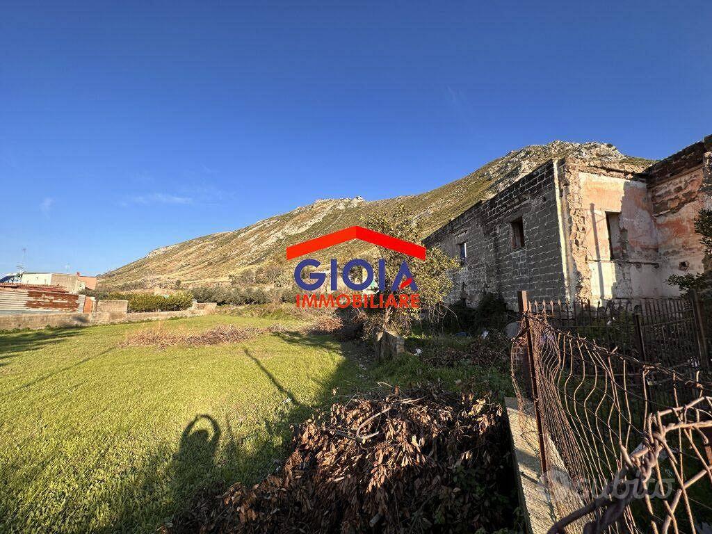 Rustico / Casale di 2180 m² con più di 5 locali a - Vista 2