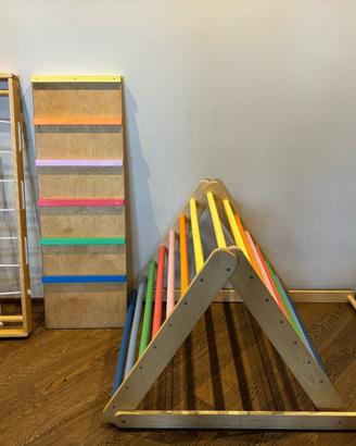 Triangolo Pikler con accessori in legno