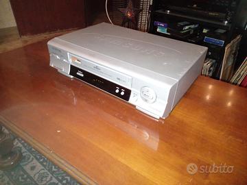 VIDEOREGISTRATORE VHS    Samsung SV 261SX