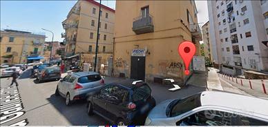 Locale Comm. fronte strada in posizione strategica