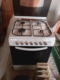 CUCINA  MARCA LAREL 4 FUOCHI CON FORNO TRATTABILEP