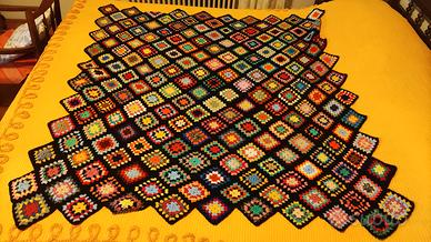 Coperta fatta a mano all' uncinetto granny