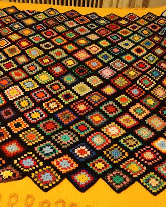 Coperta fatta a mano all' uncinetto granny