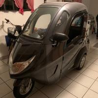 Triciclo Scooter Elettrico Cabinato Magnum