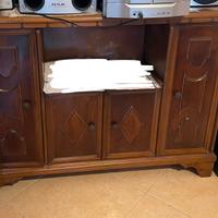 Mobile antico in legno con scaffali e due ante apr