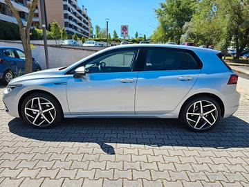 VOLKSWAGEN Golf 8ª serie solo 2.800km- 2023