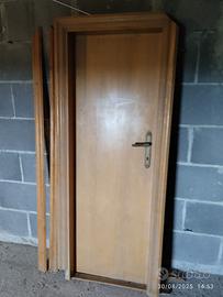 Porta in legno completa