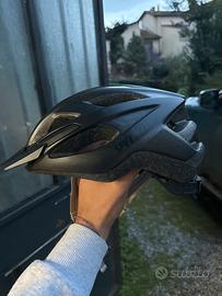 Casco mountainbike Specialized