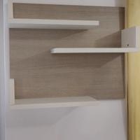 Moderne mensole con spalla colore sesamo