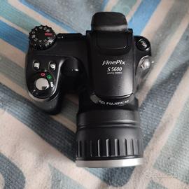 Fujifilm FinePix S5600 + scheda olimpus 2 gb