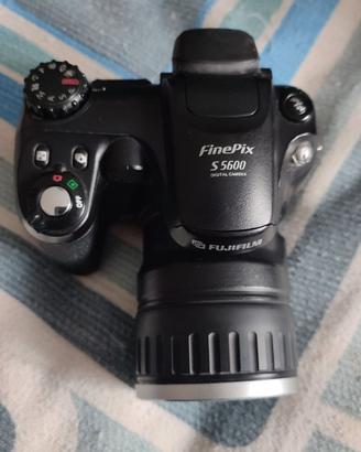 Fujifilm FinePix S5600 + scheda olimpus 2 gb