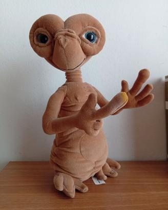 E.T. The Extraterrestrial Toys "R" Us vintage