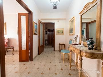 CONTESSE - Trivani al primo piano, con posto auto