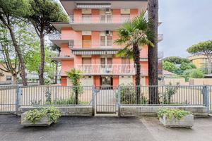 APPARTAMENTO A DUE PASSI DAL MARE CON GARAGE PRIVA