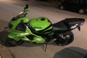Kawasaki ZX9R solo per amatori