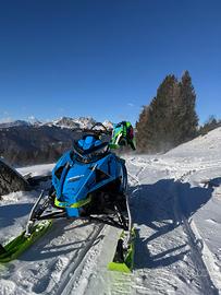 Motoslitta arctic cat