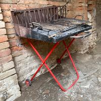 Barbecue a legna con ruote