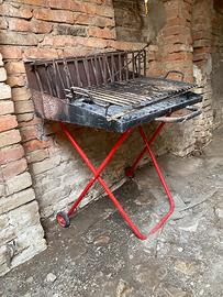 Barbecue a legna con ruote