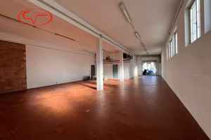 Immobile di 190 m² con 1 locale a Montevarchi