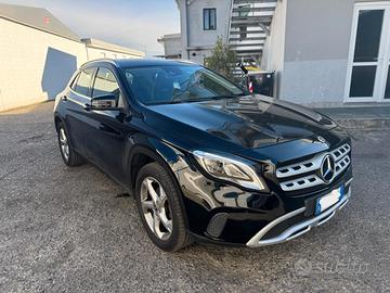 MERCEDES GLA 180 SPORT