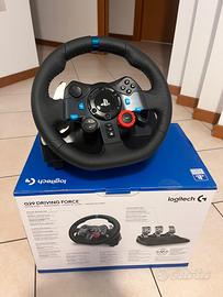 Volante e pedaliera logitech