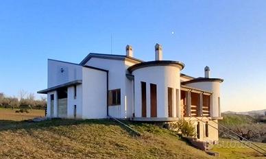 Casa indipendente di 455 m² con 4 locali a Roscian