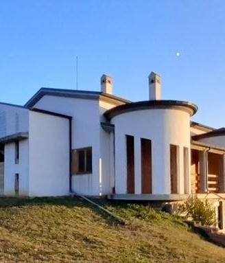 Casa indipendente di 455 m² con 4 locali a Roscian