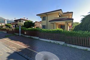 Villa di 351 m² con più di 5 locali e box auto dop