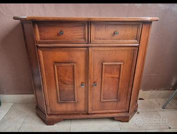 Mobiletto in noce classico 