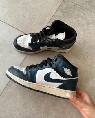 Nike Air Jordan 1 Mid blu e bianche