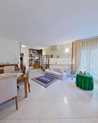 AMPIO 3 VANI + ACC CON P.AUTO