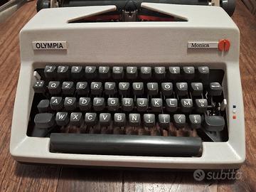 Macchina da scrivere Olympia 