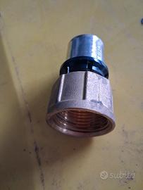 Raccordi  diritti a pressare 1" F x 26