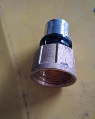 Raccordi  diritti a pressare 1" F x 26