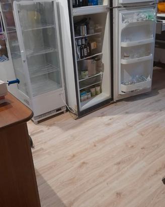 Frigo congelatore incasso e vetrinetta refrigerata