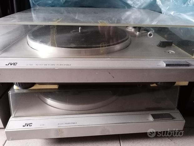 Due giradischi JVC