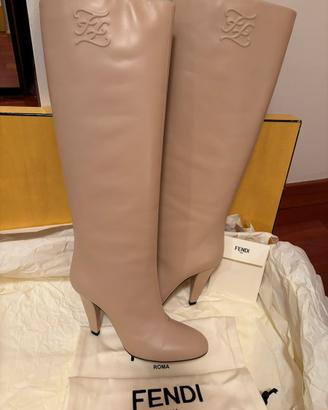 Stivale in pelle Fendi
