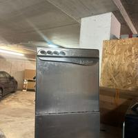 Lavastoviglie e bicchieri