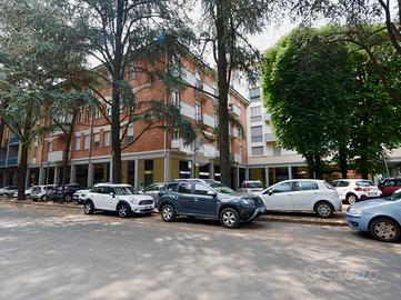 NEGOZIO A REGGIO NELL'EMILIA