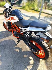 Moto Duke 390