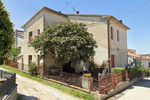 Appartamento indipendente a piano terra con corte