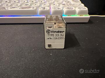 Relè FINDER 250V